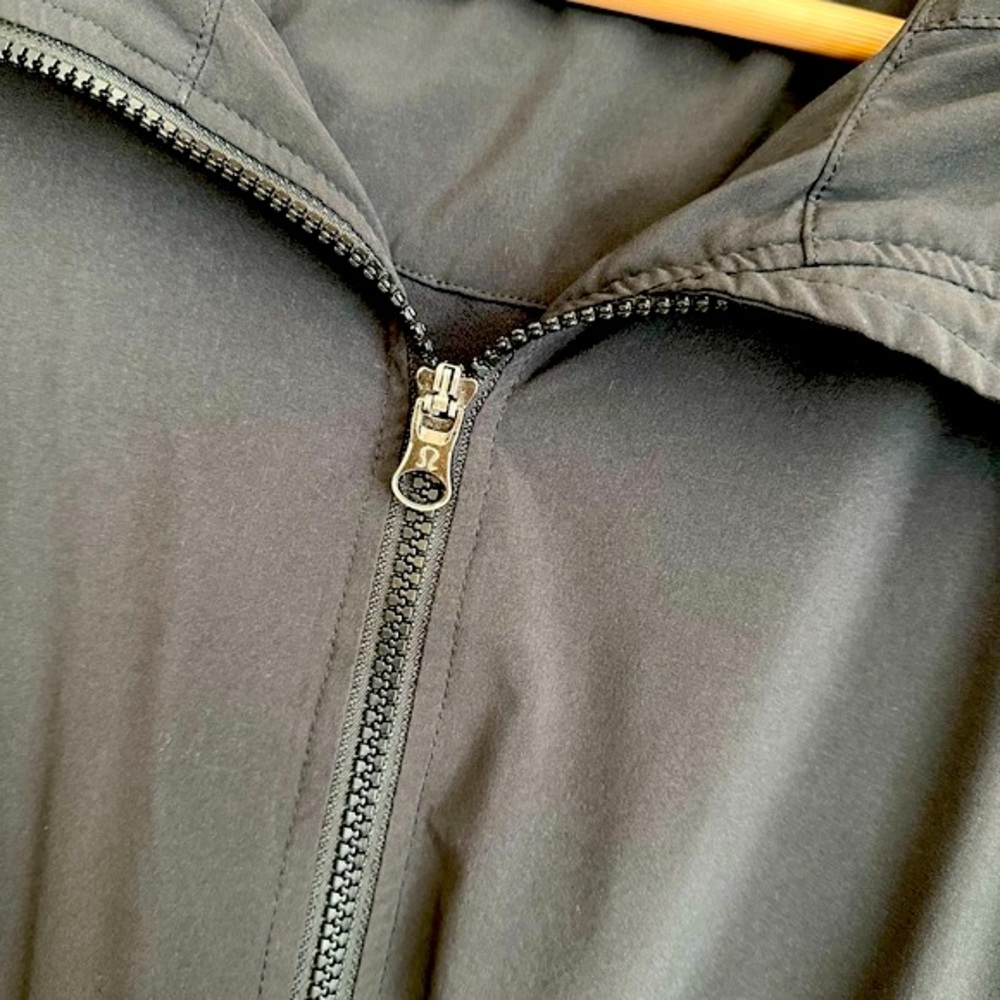 Lululemon Solid Black Lightweight Jacket/ Sz 8 - image 2